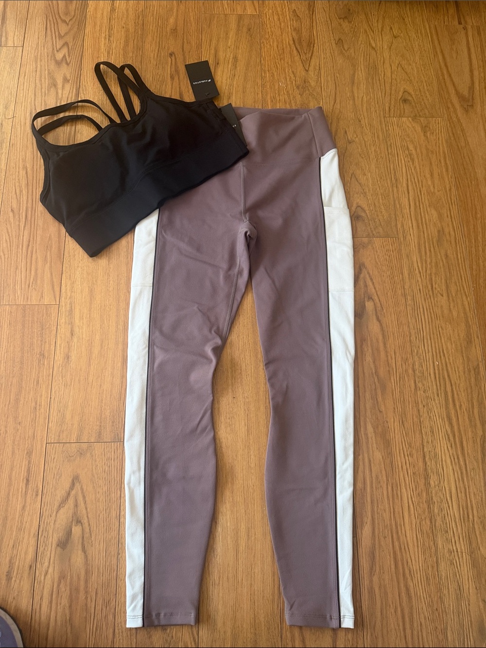 Fabletics size m Black Sports Bra and Leggings Set brand new